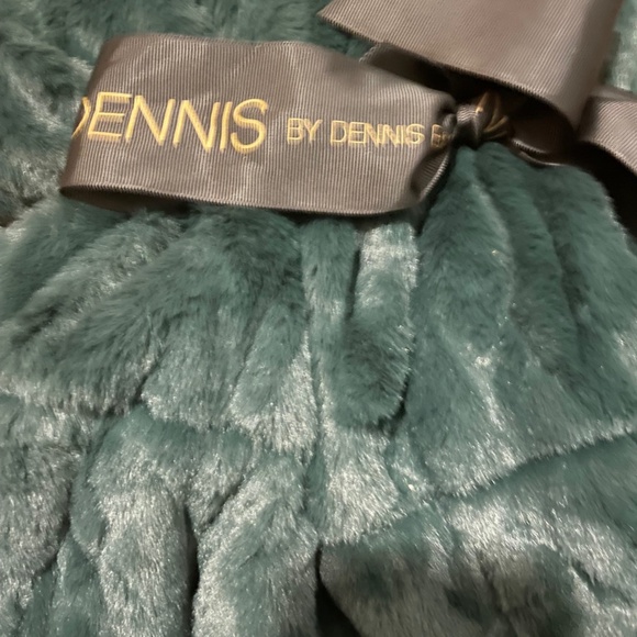 Dennis Basso 30th Anniversary Faux Fur Throw Blanket - Emerald - Picture 3 of 5